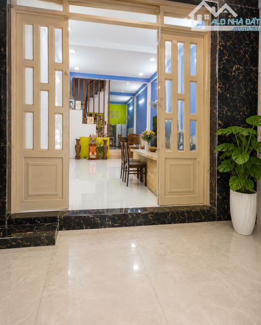 NHÀ VƯỜN LÀI Q12 – GẦN CHỢ AN PHÚ ĐÔNG – 94M² – 3 TẦNG – Ô TÔ NGỦ TRONG NHÀ 💸 7,9 TỶ
