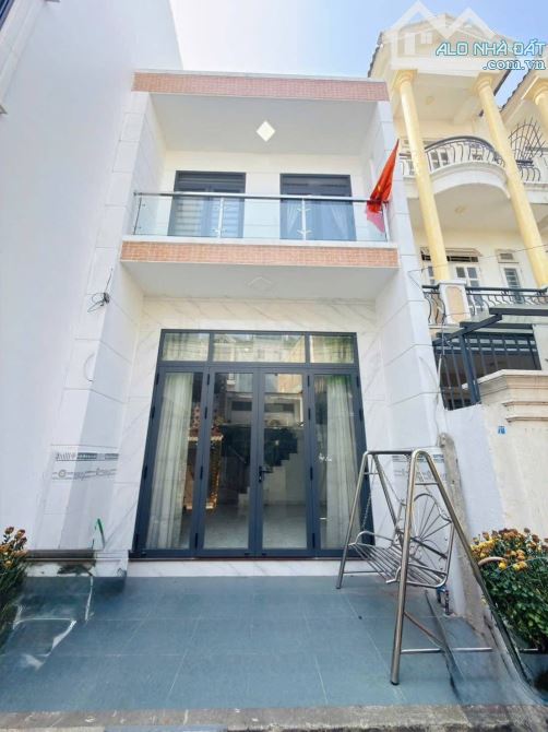 Nhà đẹp giá tốt ngay tại bình dương chỉ có 1,1 tỷ đã sở hữu/ hẻm ô tô 5m/ sổ hồng riêng.
