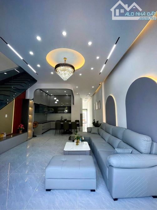 Chủ bán gấp nhà ở Lái Thiêu Bình Dương, quốc lộ 13, 1 tỷ 980 62m2, 1l 2pn, shr, hẻm oto