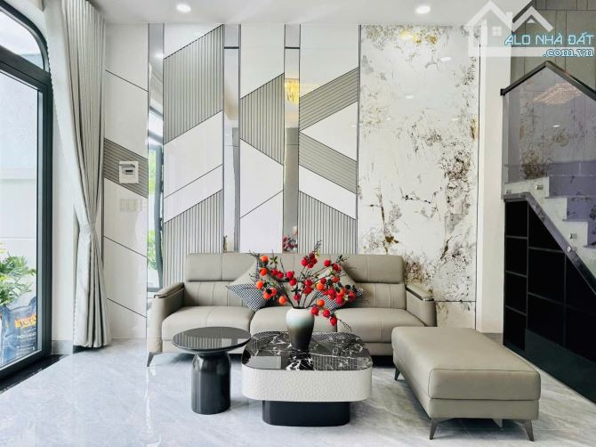 Nhà đẹp cần bán nhanh gần khu dân cư Ehome4, chỉ 1 tỷ 790, 59m2, shr, hẻm oto