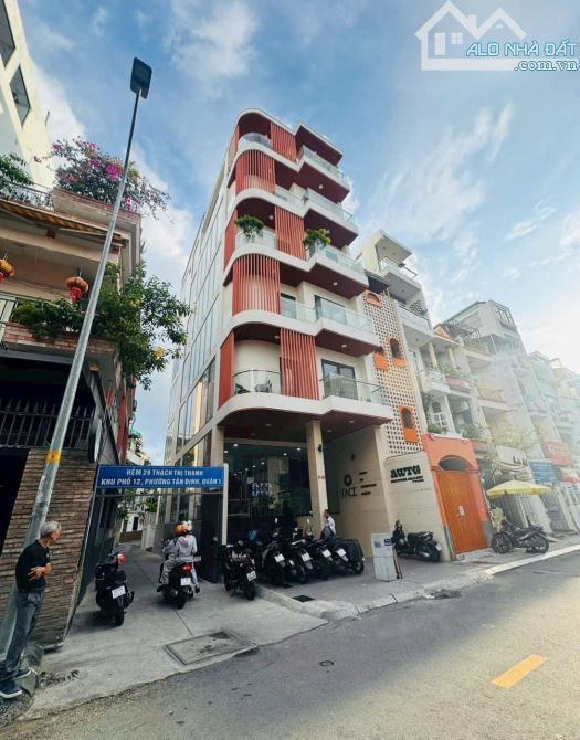 Tòa nhà Góc 2 mặt tiền Thạch Thị Thanh, phường Tân Định, Quận 1