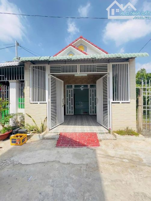 Xoay vòng tiền nên bán gấp căn nhà C4 ở Tân An Hội, Củ Chi, 122m2, 900trieu, sổ hồng riên