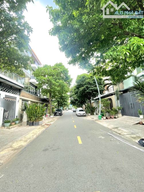 Bán biệt thự 4 tầng Jamona, Đào trí, quận 7, ngang 6, 18 tỷ