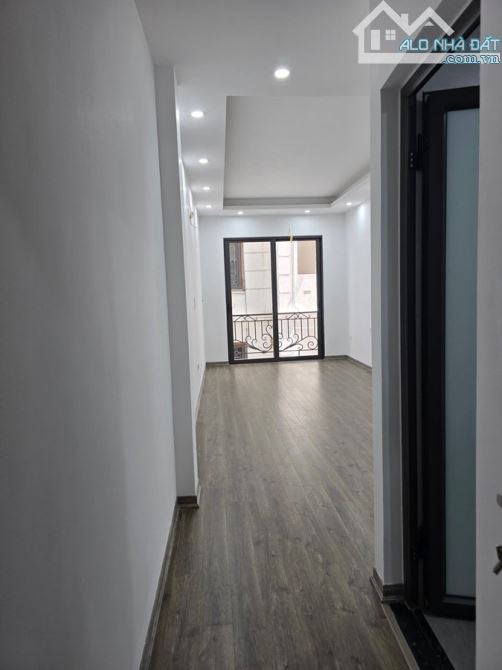 Bán Gấp Nhà đẹp Trường Chinh, cách oto 200m, Về ở ngay, 32m, 6 tầng, giá 9,5 tỷ