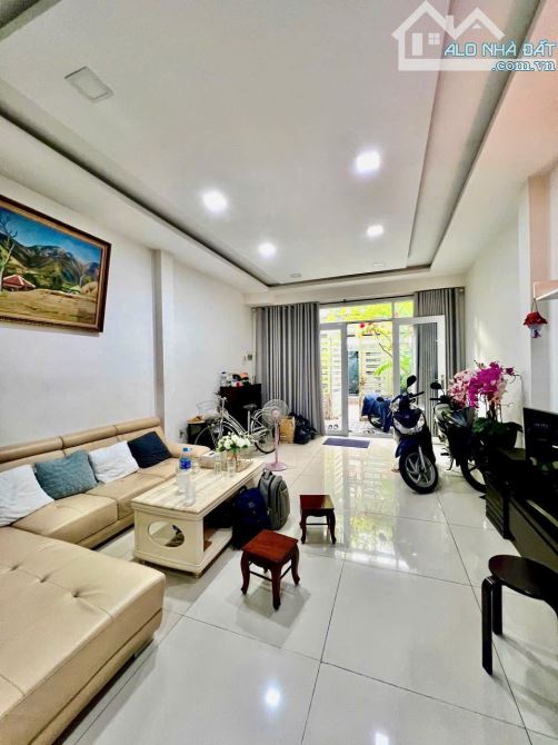 Bác Thông có căn nhà đường Nam Kỳ Khởi Nghĩa, Quận 3 cũ cần bán 3tỷ280