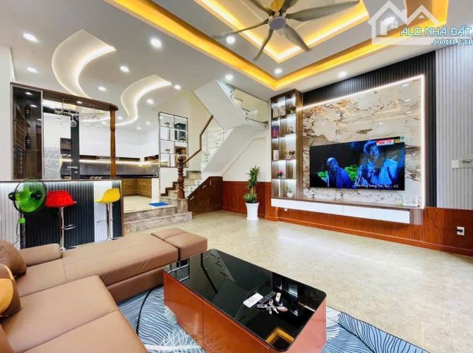 Cần bán gấp căn nhà ngay tại Phạm Văn Đồng 62m2 Giá 3ty350