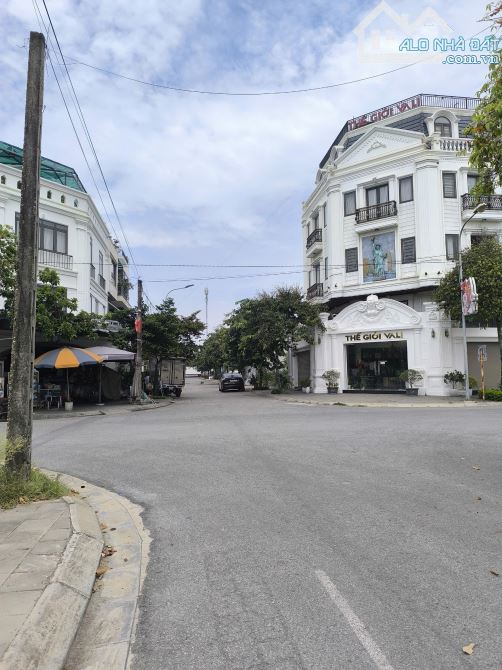 Chủ cần bán toà nhà 187.5m2 - Khu B KĐT Nguyên Khê - Đông Anh - Hà Nội. Giá 105tr/m2