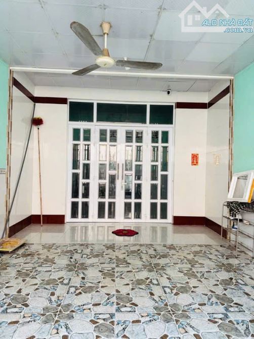 Căn nhà núp hẻm của Nguyễn Thị Huê, xã Bà Điểm, Hóc Môn. Nay cần tiền ra gấp 910tr