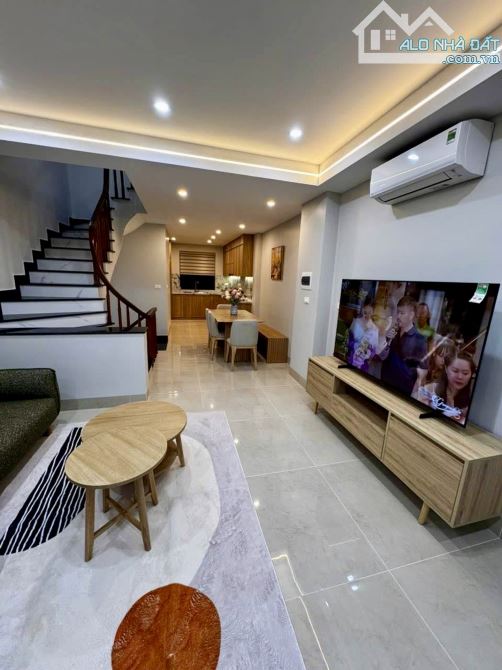 Bán nhà Việt Hưng 70m2 dân xây chắc chắn gần Big C, Marie Curie giá 12 tỷ