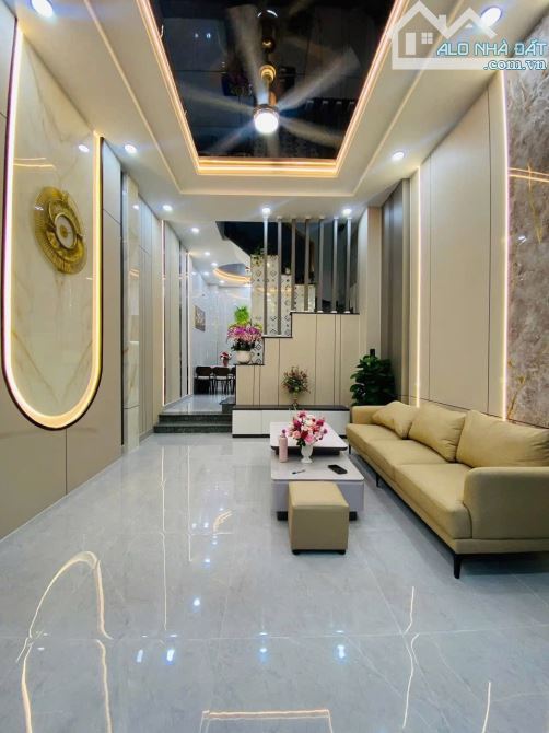 Bán nhà 2 tầng, 48.8m2 ngay Lê Văn Sỹ, Q.3. Giá: 3 tỷ 620. Sổ hồng riêng
