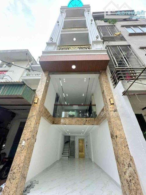 Tân Mai/ Oto đỗ cửa/ DT 50M² x7 tầng/ Thang máy/ Nhỉnh 17 tỷ.