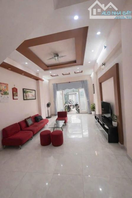 Chỉ 2 tỷ 850 sở hữu ngay nhà đẹp Thích Quảng Đức, 55m2, 1l 2pn, shr, hẻm oto