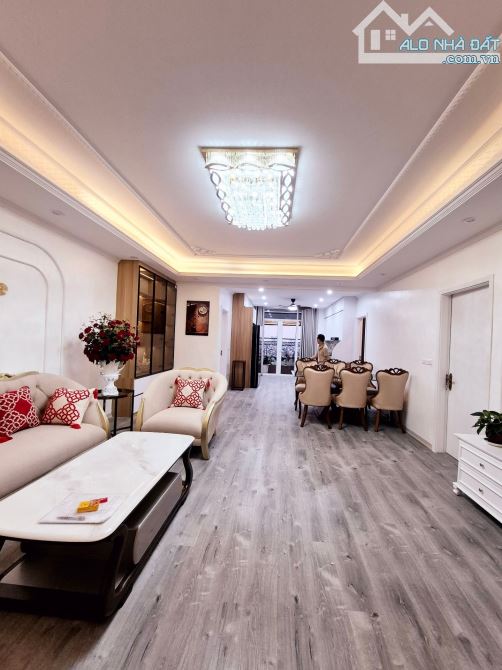 Căn hộ chung cư 250 Minh Khai- Thăng Long Garden DT 135m2- 3 ngủ rộng đẹp- Giá 11.7 Tỷ Dự