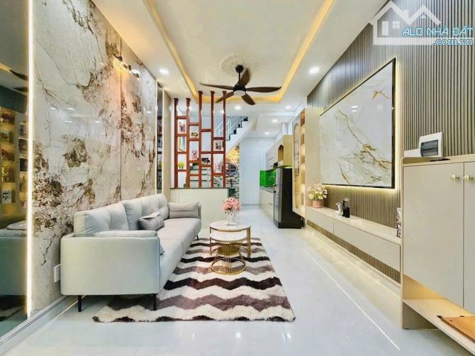Nhà đẹp đường Phổ Quang Phú Nhuận, chỉ 2 tỷ 870 sở hữu ngay, 53m2, 1l 2pn, SHR, hẻm oto