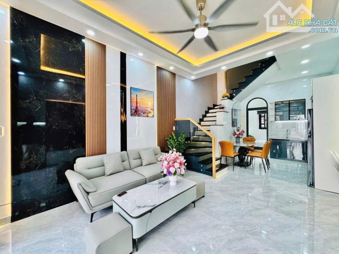 HẺM 5M TẠI THÍCH QUẢNG ĐỨC , PHÚ NHUẬN 60M2 , GIÁ 3 TỶ 520 , SỔ RIÊNG .