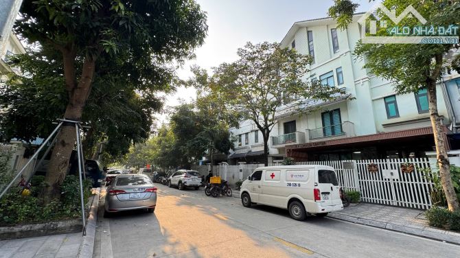 BÁN CĂN NV 160M MẶT TIỀN 8M RẺ NHẤT GELEXIMCO. Hướng nam thoáng mát, nhà đẹp không một lỗi
