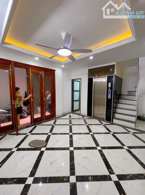 Ngõ ĐỘi Cấn_Ba Đình 6 tầng, thang máy hơn 4 tỷ, mới xây, có ảnh thật