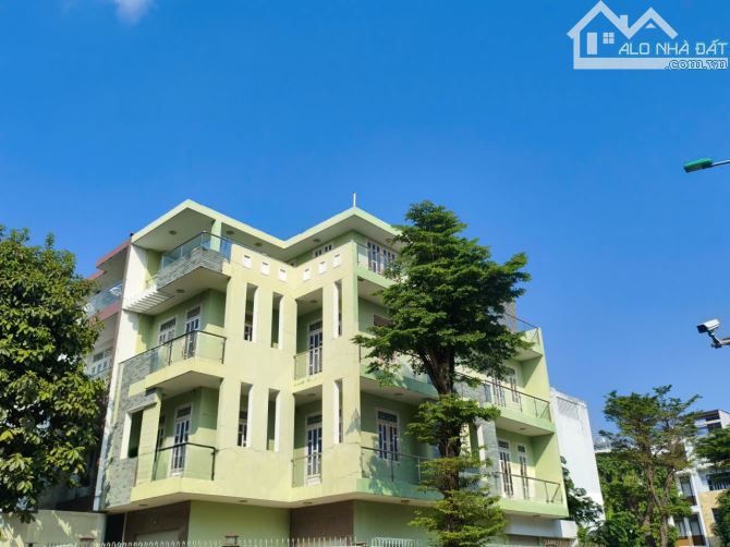 BIỆT THỰ ĐẸP LÔ GÓC NGANG KHỦNG 8.5x 20m KHU PHÂN LÔ VIP CAO CẤP SÁT PHÚ MỸ HƯNG 4 TẦNG