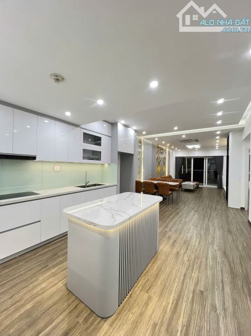 Bán CH Viện Chiến Lược Tú Mỡ DT 136m 3PN hướng ĐN Full NT SĐCC giá 11,8 tỷ Tầng Trung
