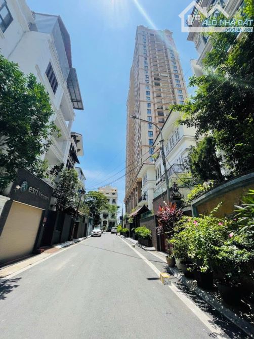 Biệt Thự Vườn Đào Tây Hồ 290m2 Mt13m View Vườn Hoa Sát Lotte Cạnh Mặt Hồ Tây Giá 160 Tỷ