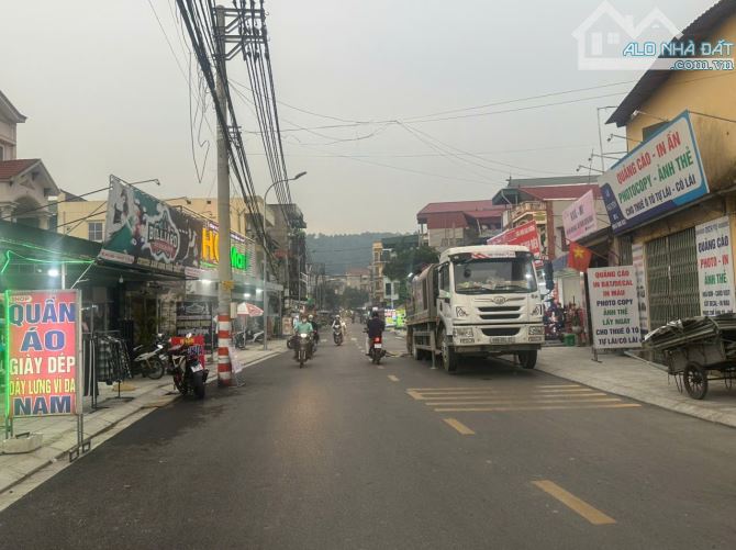 Bán nhà 3 tầng trục chính Đa Cấu có 20 phòng trọ cho thuê dt 200m mt 7m giá 12.8 tỷ