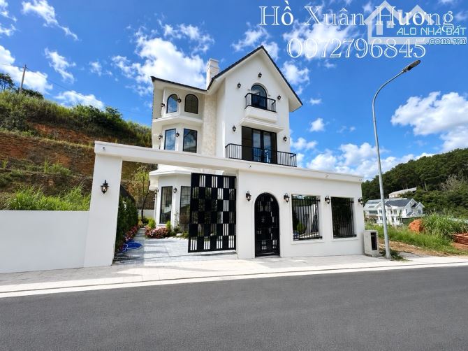 VILLA CHÂU ÂU MANG ĐẬM CHẤT NGHỈ DƯỠNG ĐÀ LẠT GẦN VỚI THÔNG XANH KQH AN SƠN CÁCH HỒ 3KM