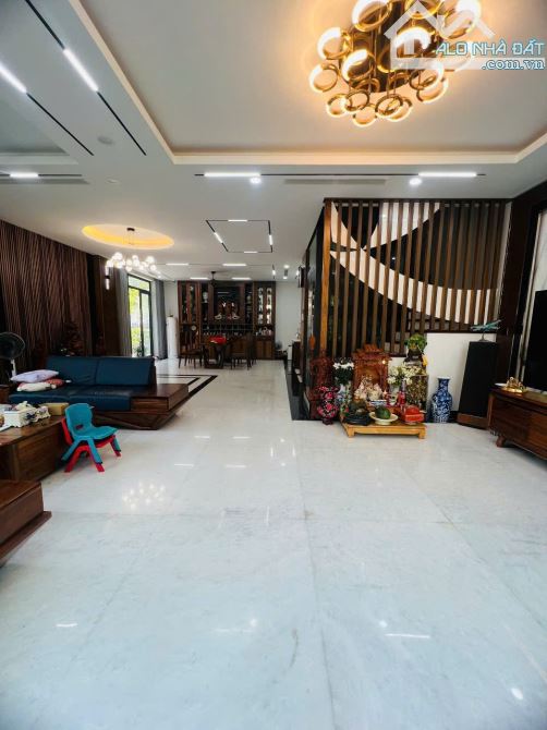 HIẾM BIỆT THỰ: Ô GÓC CỰC ĐẸP - THANG MÁY - NỘI THẤT CHÂU ÂU ( ĐỂ LẠI TOÀN BỘ) -HỆ THỐNG ĐI