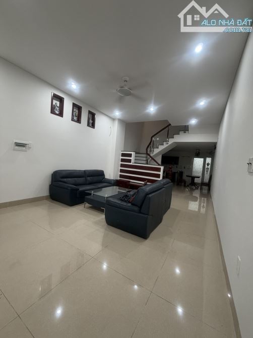 Nguyễn Thuý - Kiệt oto - Nhà đẹp 4 tầng - 85.5 M ngang 4.5 m - Gần biển - Giá 9.3 tỷ