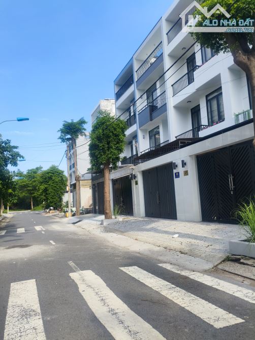VIP NHÀ NGAY KDC CAO CẤP HAI THÀNH NHÀ 4 TẦNG HOÀN CÔNG CHUẨN, DTSD 285m2