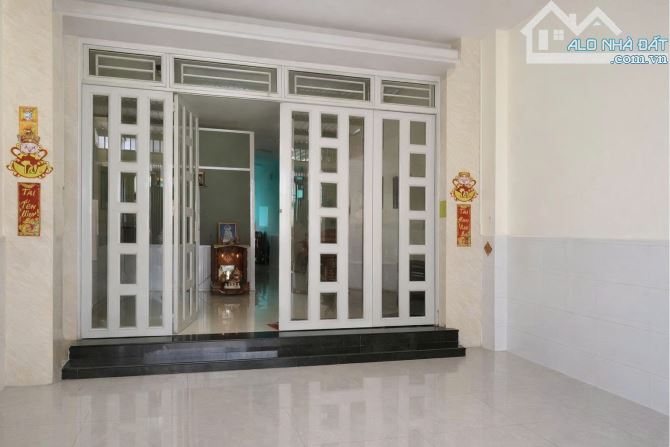 Bán nhà 3 tầng mặt tiền KDC- xe hơi đổ cửa- 110m²- nhỉnh 7 tỷ - gần BX Q8