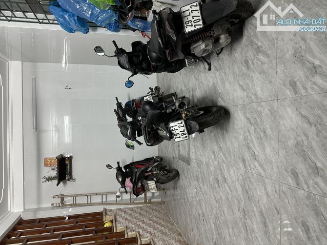 Bán Nhà Tập thể Trường Đại Học Hà Nôi, Nam Từ Liêm, Lô góc 35m, 5 tầng, 9 tỷ