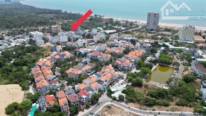 BÁN BIỆT THỰ 1 TRỆT 2 LẦU (CÓ HẦM ĐỂ XE) KIẾN TẠO BÃI SAU. SỔ HỒNG HOÀN CÔNG, GIÁ 25.5 TỶ