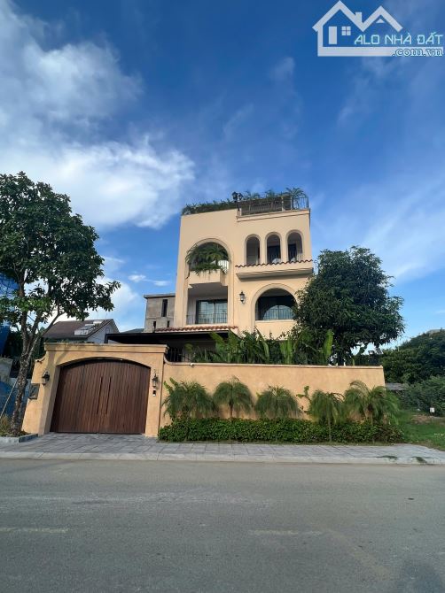 Bán Biệt Thự View Sông Sài Gòn khu Villa Thủ Thiêm - Quận 2. 13m x 27m. Hầm 4 Tầng. 96 Tỷ