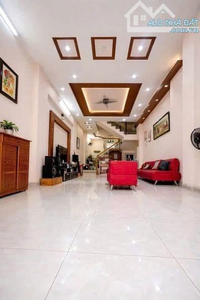 Bán ngay nhà đẹp Hồng Hà, Phú Nhuận, giá 3 tỷ 290, 57m2, Shr, hẻm oto