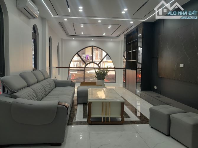 BÁN GẤP NHÀ NGỌC THỤY, LONG BIÊN, 40M*6T, 10,5 TỶ. THANG MÁY, Ô TÔ GẦN!