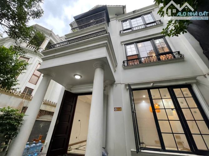 Biệt Thự Mỹ Đình 2 Sát Phố Trần Hữu Dực 200m2 Mt10m View Vườn Hoa Nhà Đẹp Ở Ngay Giá 60 Tỷ