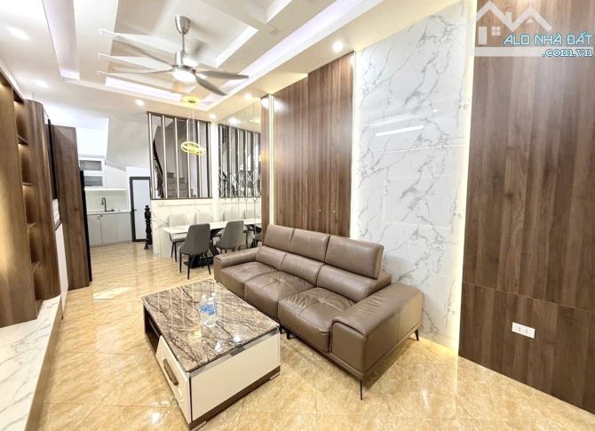 5 tầng ngõ ba gác phi-Ngay cạnh Kim Đồng-34m2-8 tỷ 345