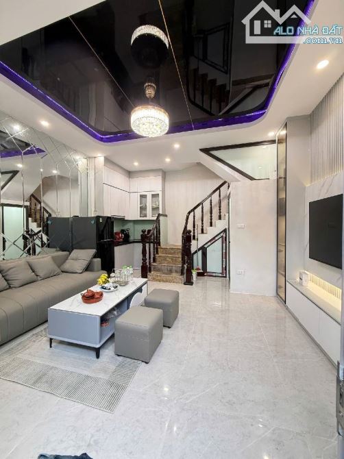 Bán nhà Lĩnh Nam 130m2 ô tô đỗ cửa ngõ thông sổ nở hậu 25 tỷ
