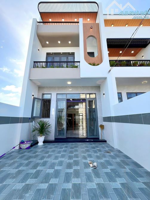 Chính Chủ Chuyển Công Tác Bán Nhà Trệt Lầu Xây Mới Ngay Gần Big C Tân Hiệp - 600 Triệu