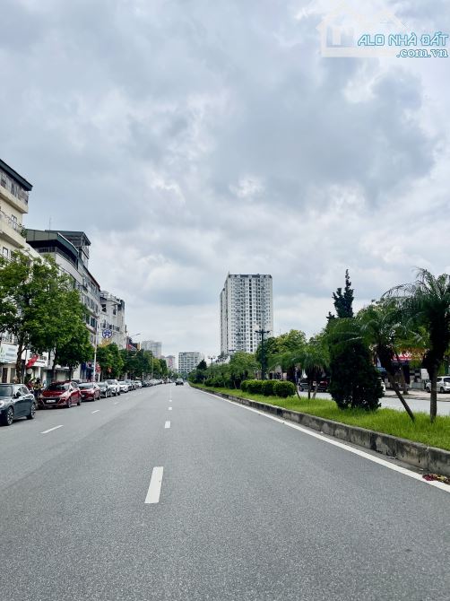 HỒNG TIẾN SIÊU H.I.ẾM – GARA Ô TÔ- THANG MÁY – Ở ĐẲNG CẤP- KINH DOANH ĐỈNH