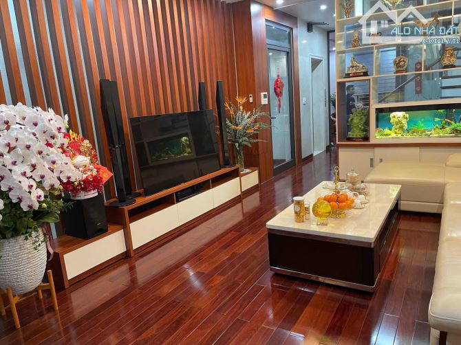 Biệt thự 5 tầng thang máy full đồ Lê Hồng Phong