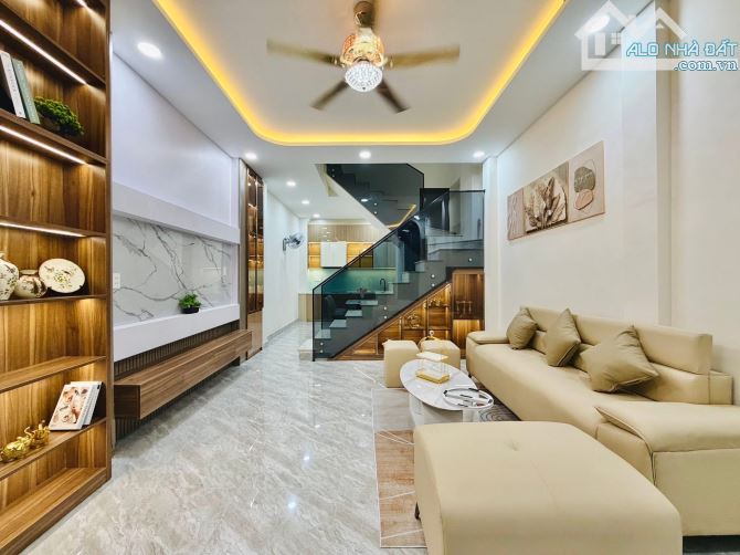 Nhà đẹp sát Chợ Gò Vấp - Nguyễn Văn Nghi, Gò Vấp. Giá: 3 tỷ 820 / 55.8m2. Sổ hồng riêng