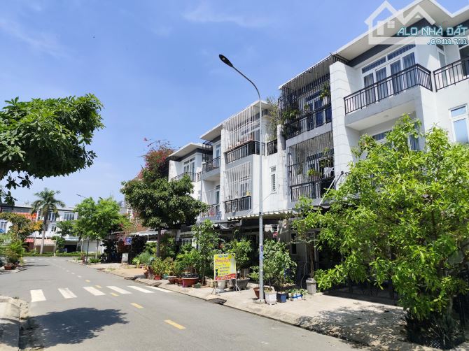 Nhà phố Phúc An City, giá 3.1 tỷ, diện tích 5x15=75m2, 3PN, 3WC, đủ nội thất, hỗ trợ vay