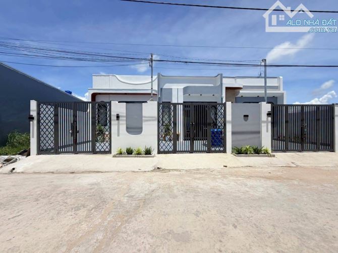Chính chủ bán gấp nhà đẹp trung tâm Dĩ An – 95m2 - Hỗ trợ vay ngân hàng, chỉ 2 tỷ250tr