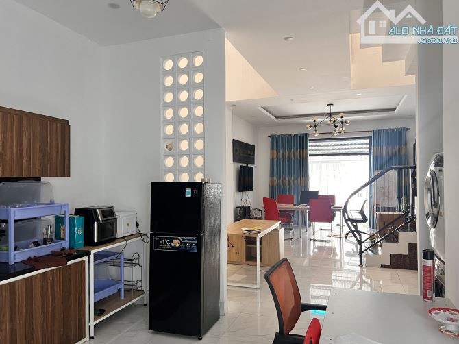 Nhà nhánh trục thẳng hẻm 417 đường D5 khu dân cư hiện hữu