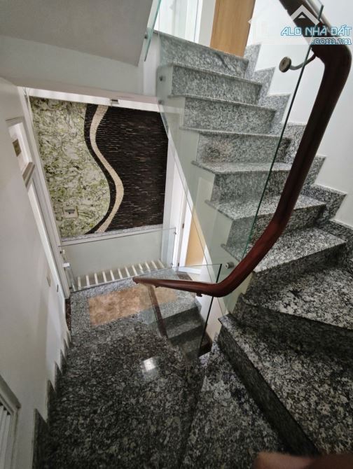 BÁN TÒA NHÀ VĂN PHÒNG ĐƯỜNG 11 LINH XUÂN THỦ ĐỨC - PHÙ HỢP CÔNG TY ĐANG CẦN TRỤ SỞ