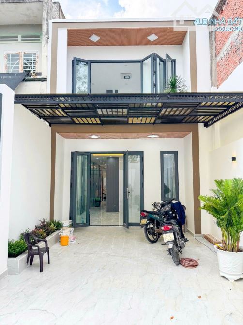 Nhà Full Nội Thất - Vào Ở Liền - Dành Cho Gia Đình 3 Thế Hệ - Ngay Cổng Chào Bình Dương