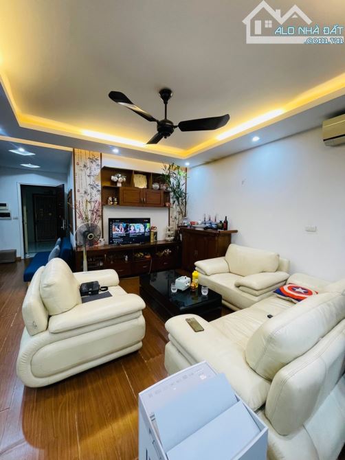 Bá căn hộ tầng trung toà Tổng Cục V- Bộ Công An- KĐT Nam Cường, full nội thất