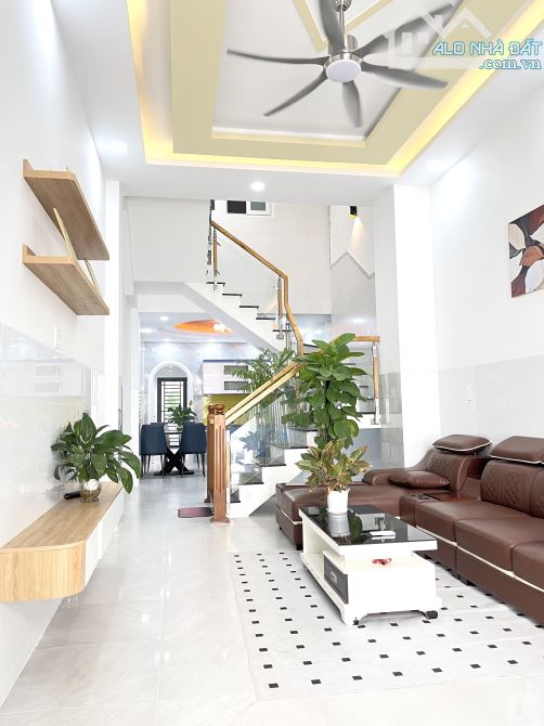 NHÀ MỚI 83m2 - GẦN AEON TÂN PHÚ - XE TẢI ĐỖ CỬA - 3 TẦNG (BTCT)- 4 PN - CN ĐỦ HOÀN CÔNG ĐỦ