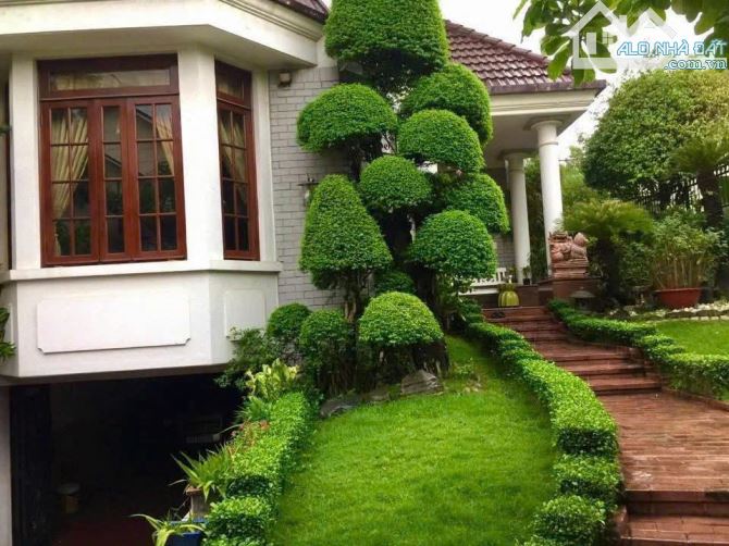 Biệt thự 12A Lê Ngô Cát | P.7, Q.3 | 12x32 = 350m2 | 320 tỷ | Thuê 800 tr/th